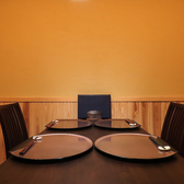 全面禁煙の落ち着いた店内。旬の食材をふんだんに使った本格的な日本料理をお楽しみいただけます。季節ごとの新鮮な食材を活かした料理は、見た目にも美しく、まさに絶品。大切な方との特別なひとときや、ビジネスシーンでのご利用にも歓迎。丁寧に仕上げられた料理をお楽しみください。皆様のご来店をお待ちしております。