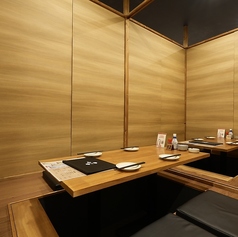 金山駅徒歩3分の好立地で、ビジネスの接待や大切な会食にも安心な完全個室。落ち着いた和の空間で、自慢の鶏料理を堪能いただけます！