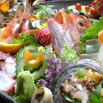 湊川の東山市場から仕入れる魚は昼網にこだわっています。本わさびでどうぞ。