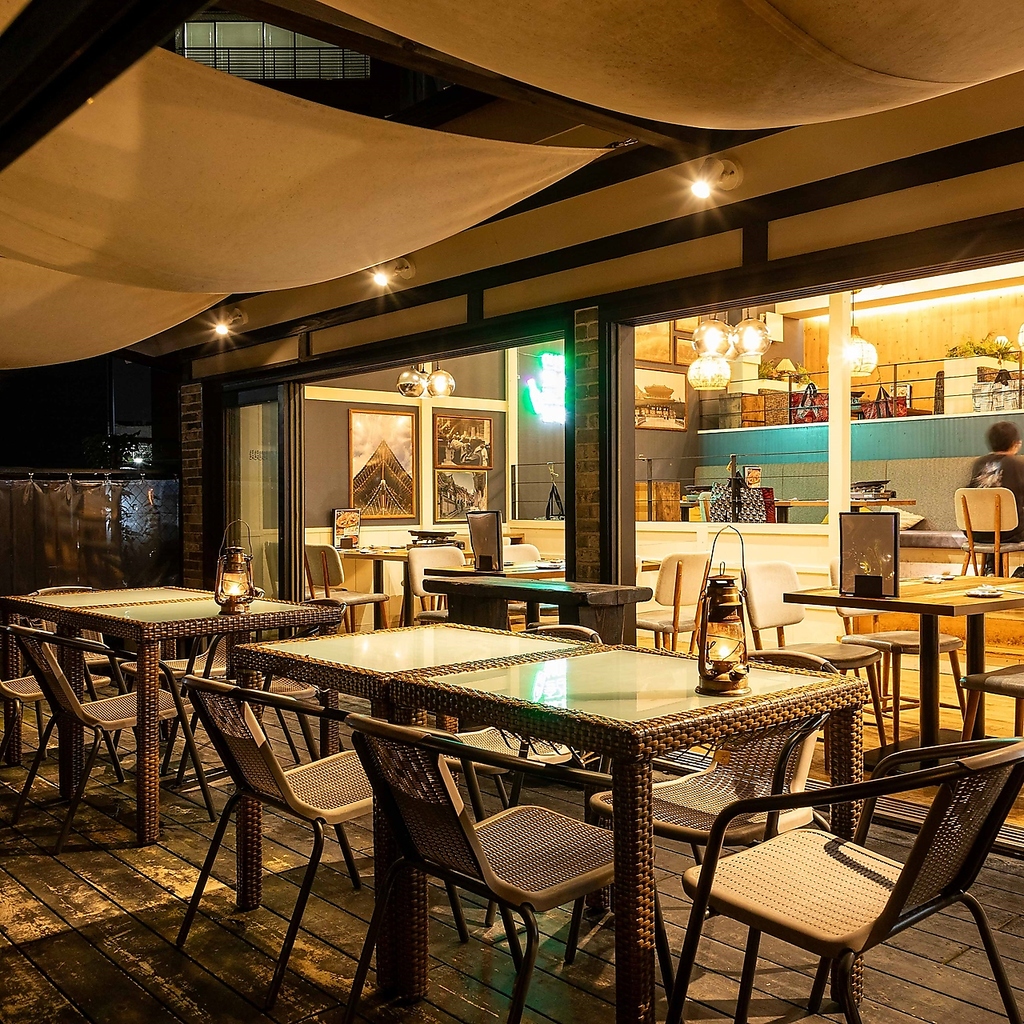 開放感のあるテラス席はサークルの打ち上げなどにもおすすめ。気軽にご相談ください。