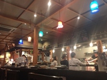 沖繩直送の琉球ガラスが店内を照らします！