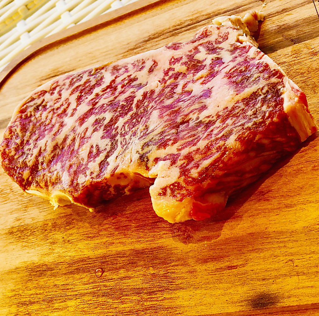 厳選された上質なお肉が堪能できる！！お肉の厚みが違います！！