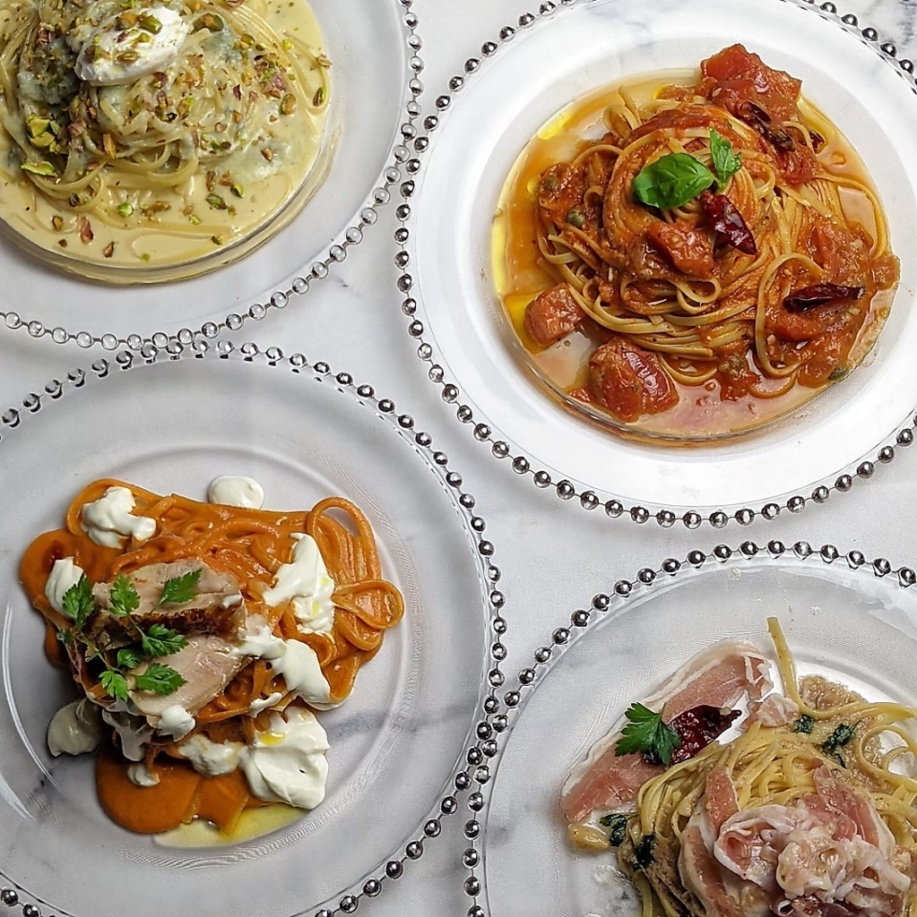 豊富なパスタソースは、オマール海老ビスクやサーモンのクリームパスタが人気♪女子会やデートに♪