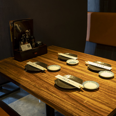 ボリューム満点の肉料をご堪能いただける「ことぶき」でご宴会をしませんか？大小様々なお席を完備している店内は、さまざまなシーンに対応可能！大人数対応可能の居酒屋をお探しの幹事様、お気軽にご相談ください♪