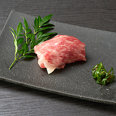 和牛未経産雌牛サーロイン炙りユッケ（2個）