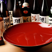 日本酒は「八海山 吟醸」や「緑川 純米」など、話題のプレミアム日本酒から、お値打ち価格のメニューまで幅広くご用意しております。グラスの他、大きな枡や、大杯もありますので、ご宴会や、海外の方とのお食事にご利用くださいませ。日本酒は品切れの場合もありますので、店頭にてご確認ください 