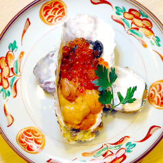 三陸産 生牡蠣の雲丹いくら添え(1個)