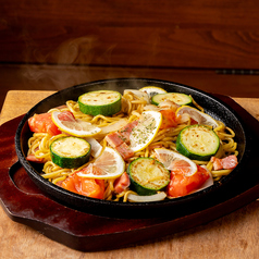 <さくわんおすすめ★スペシャル焼きそば>ゴロッと野菜の塩レモン焼きそば