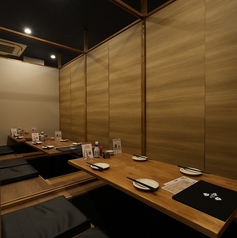 仲の良いご友人との女子会にぴったりなプライベート空間。全席扉付き個室なので、賑やかなお喋りも周りを気にせず心ゆくまで楽しめます。