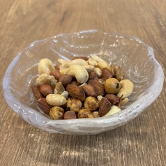 気軽なおつまみ　ナッツ盛り合わせ