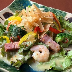 彩り季節野菜のMUGENサラダ