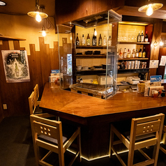 お一人様でのサク飲みやデートにぴったりのカウンター席を7席ご用意しております。