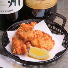 じっくり漬け込みカラッと揚げたザンギをご堪能くださいの写真