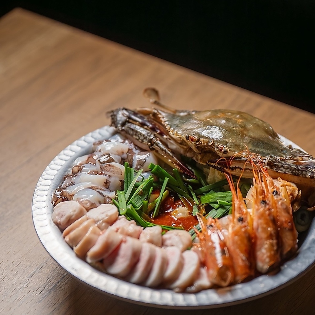 【熱々鍋コース】ナッコプセを主役に〆のリゾットor乾麺まで楽しめるプランを4980円(税込)でご提供。