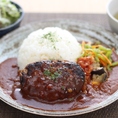 当店は長野県立美術館に併設された、アートと食が融合するミュージアムレストランです♪美術館での作品鑑賞の余韻に浸りながら、美味しく見た目も華やかなお料理をお楽しみいただけます◎洗練された文化的な雰囲気と落ち着きのある空間は、特別な日の会食や観光の際の立ち寄りにもぴったりな至福の設備環境です。