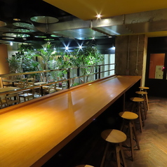 【開放的なパーティースペース】当店には、最大6名様まで収容可能なパーティールームが2室ございます。個室ではありませんが、お店全体を見渡せるので、開放感があります。友人や同僚との楽しい時間をお過ごしください。