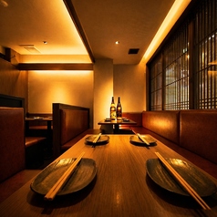 12～18名様対応の広々とした個室もご用意！会社のご宴会や同窓会など大人数での集まりにぴったり◎単品飲み放題のご利用も可能なので、こだわりの地鶏料理とご一緒に多彩なドリンクをお楽しみいただけます。周囲を気にせず盛り上がれるプライベート空間で、心ゆくまでお過ごしください♪※個室利用可能時間17:00~24:00