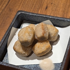 昆布出汁で炊いた里芋の唐揚げ