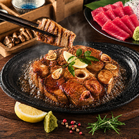 食べ応え抜群のテールステーキ！名物マグロ料理を贅沢に