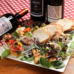 名物！本日のアンティパスト・ミスト（前菜の盛合せ)の写真