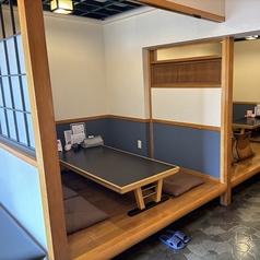 最大6名様でご利用可能な半個室のお座敷席を1部屋ご用意しております！プライベート感ある中で、お食事をお楽しみいただけます。