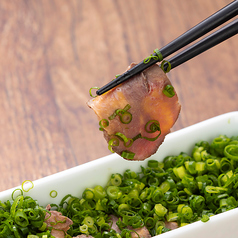 馬タンローストの葱塩まみれ