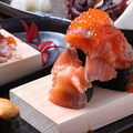 料理メニュー写真&nbsp;とろサーモンこぼれ寿司