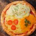 料理メニュー写真 クワトロチーズピザ