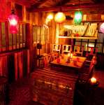 屋根裏部屋みたいな2階は、大人数での貸切にもピッタリ！