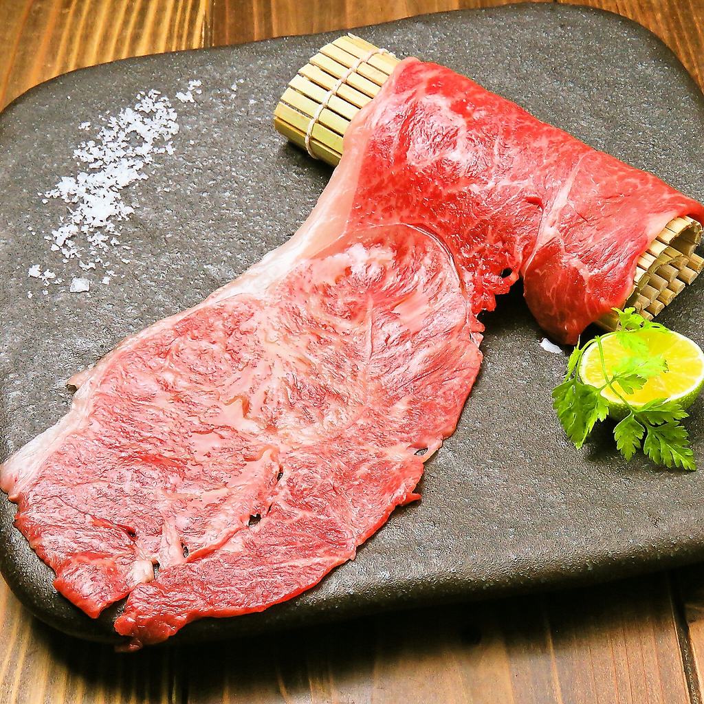 ストレスフリーな環境で育った伊賀牛はとろける味わいと柔らかさ、芳醇な香りとコクが特徴！！