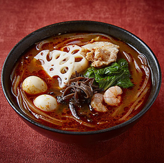 王道麻辣湯 Mala Hot Pot with Basic Topping