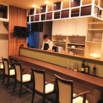 カップルにおすすめ★誕生日にはデザートプレートをご用意！カウンターでのデートにもぴったりです！