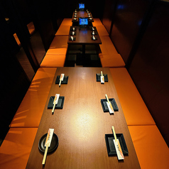◆ 上質で落ち着いた雰囲気の掘りごたつ個室をご用意 ◆ 接待や大切なご会食など、格式あるお席に最適です◆ 和モダンの上品な個室空間で、大切なお客様とのご会食やご宴席をゆったりとお楽しみいただけます。