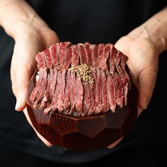 上質な黒毛和牛の赤身を楽しめる牛ひつまぶし