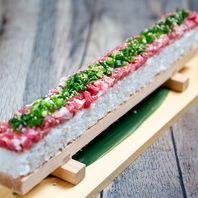 注目度No.1！メディアで大注目の炙りロング肉寿司！
