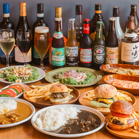 ブラックカレーと和風バーガーのカフェ。テラス席はペット同伴OK。