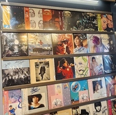 心地よい音楽が流れる空間で料理を楽しめ、特別な時間を過ごせます。生演奏が毎晩行われているので、食事がより楽しい体験になります◎シェフの手作り料理は、どれも心に残る味わいです。落ち着いた雰囲気の中で、素敵な仲間と共に過ごす贅沢なひとときをおすごしください！