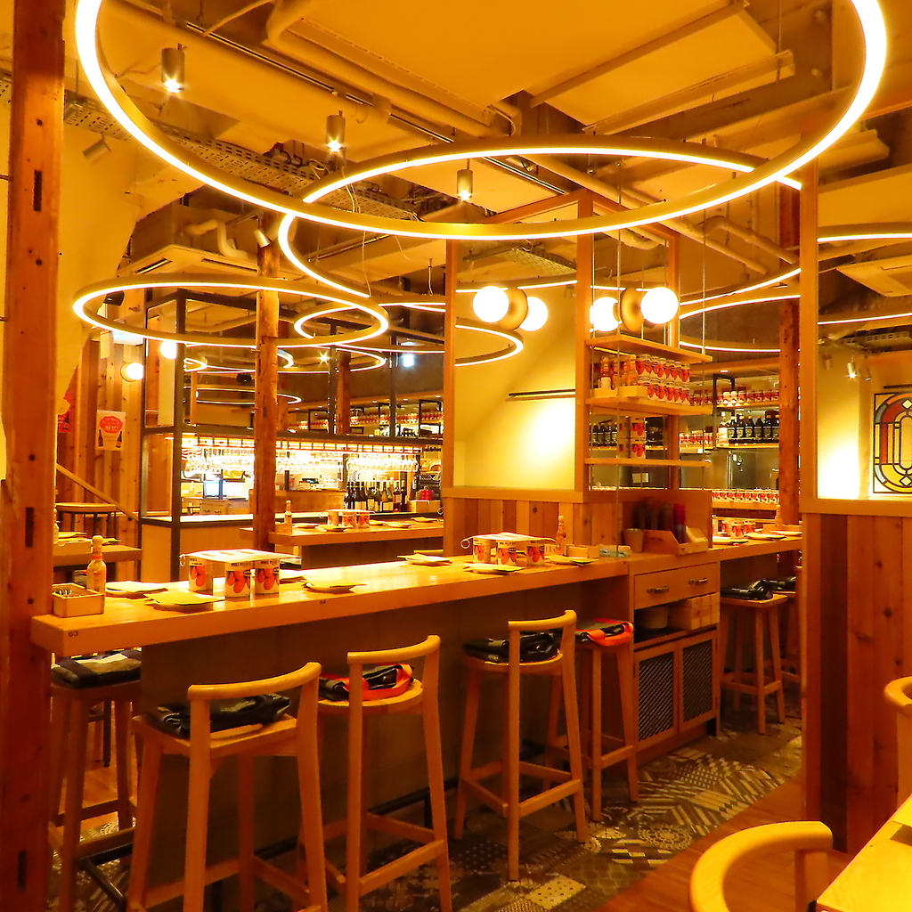 美味しい食事と楽しいお酒を友人と語らいながら…