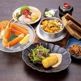 お昼のひとときには、ズワイガニ半身やカニ釜飯が贅沢に味わえる「茹で蟹定食」をおすすめします。前菜からメインまで充実した内容で、蟹の旨味を心ゆくまで満喫していただけます◎さらにデザートが付いた昼会席もご用意しておりますので、ランチ女子会やママ会など、ちょっと贅沢なお食事を楽しみたい日にもぴったりです。
