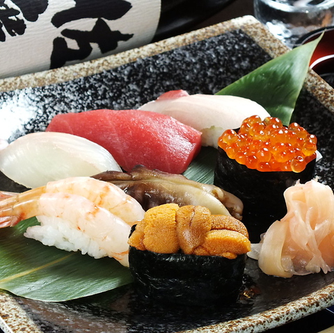 知る人ぞ知る、京都で本格派割烹が食べられる【多津美】。新鮮な魚介類をぜひどうぞ。