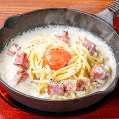 燃える!濃厚チーズ鉄板カルボナーラ ~龍のたまご~