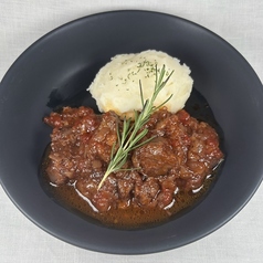 牛すじ肉のワイン煮込み