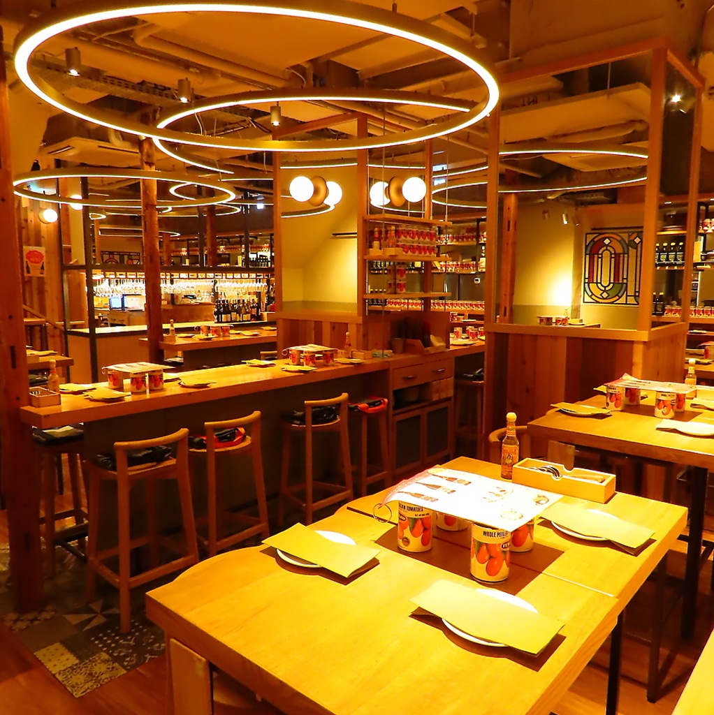 古材で家具を、樽材をフローリングに採用したりとモノを長く使い続けるという観点でデザイン☆