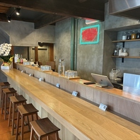 カウンター席のみ！