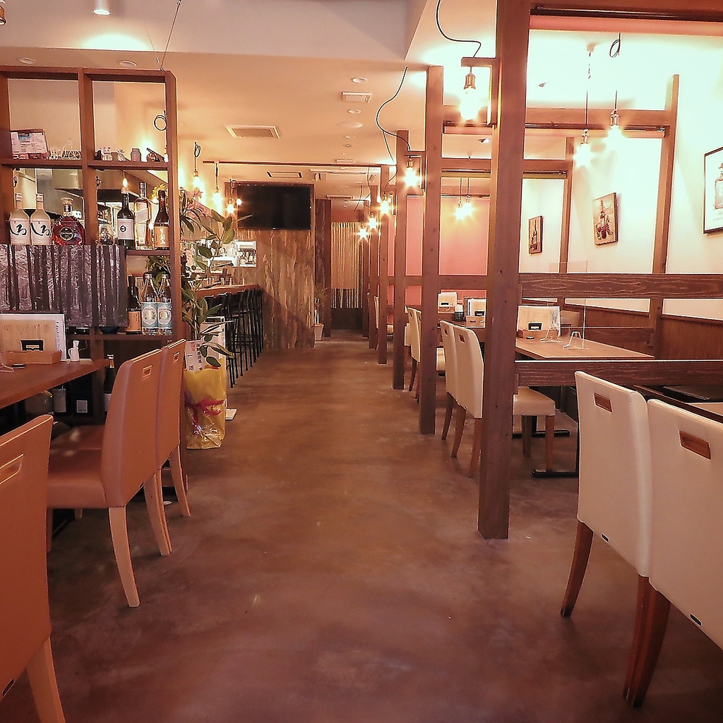 広々とした店内！貸切から少人数まで様々なシーンでお使いいただけます。