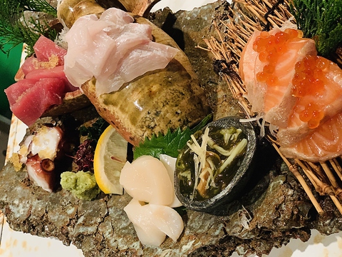 地元神戸をはじめ、全国各地の四季折々の食材を活かしたお料理をご用意しております。