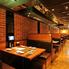 大小様々なテーブル席があります。【渋谷でお食事処、飲み会を実施するお店をお探しなら北海道へ】