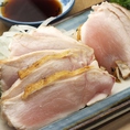 【朝挽きムネ肉のタタキ】650円