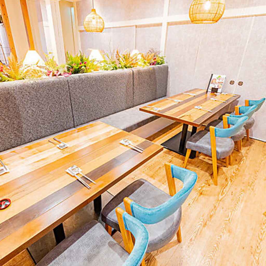 店内にはソファータイプのお席もございます。お子様連れでも気軽にご来店ください。