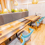 店内にはソファータイプのお席もございます。お子様連れでも気軽にご来店ください。